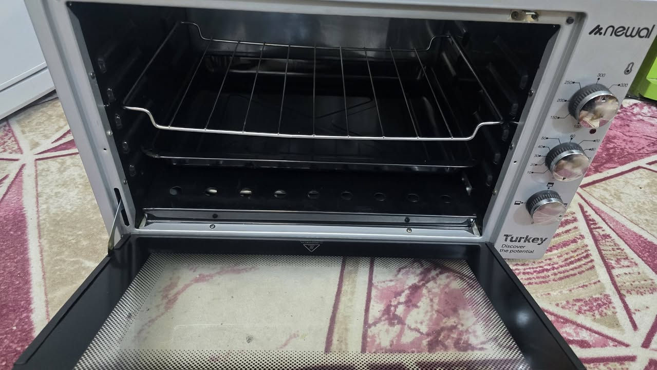 من رخصه الأدمن اوفن نوال التركي حجم وسط ٦٠×٤٠ استعمال مره وحده نقصه بس كارتونه سعره ٨٠الف الشراي يتصل *********** ***********
