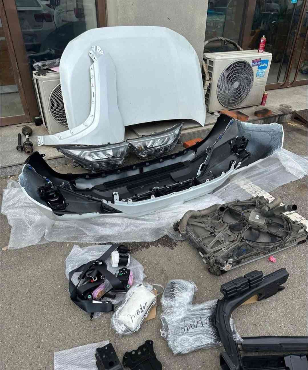 السلام عليكم قطع غيار تويوتا راف فور اصلي اصلي تفصيخ من موديل 2021 _2026 جميع قطع راف فور الاتصال ***********
