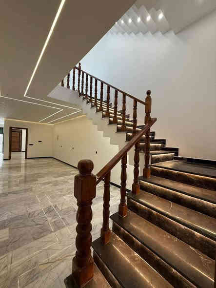 #للبيع بيت حديث بموقع جداً مميز في #السيدية !

🏡 تفاصيل العقار:

 المساحة: 150م
 الواجهة: 6م 
النزال: 25م

الطابق الأول: يضم صالة لأستقبال الضيوف، مطبخ حديث، غرفة نوم، وحمام ملحق.

الطابق الثاني: 3 غرف نوم واحده سويت بالاضافة الى حمام.

📍 موقع مثالي:
يقع المنزل في السيدية مربع التصنيع 

#لمعرفة #السعر #الرقم ( 1 ) #سأتي #السعر #مباشره

📞 للمزيد من التفاصيل أو لحجز معاينة، اتصل بنا على الارقام التالية ***********
*********** #العقاري عمر محمد 

🛡️ إذا لم يناسبك هذا المنزل، لدينا خيارات متنوعة تشمل منازل، وأراضٍ تناسب جميع الأذواق.
