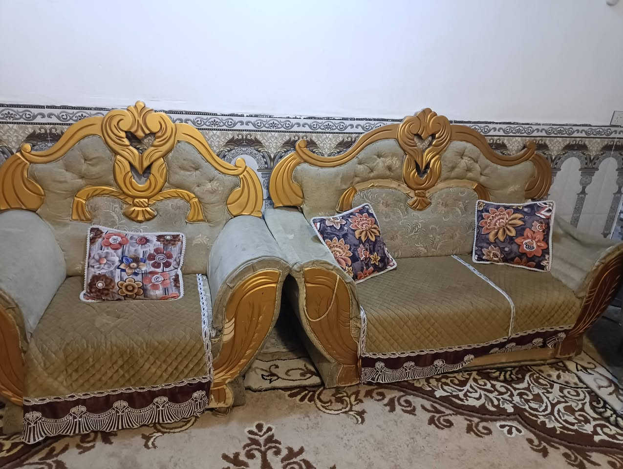 سلام عليكم تخم للبيع 5 قطع مع كوشات والفراش وياه السعر150وبي مجال *********** بي واتساب 
مكاني حله محاويل حي نور
