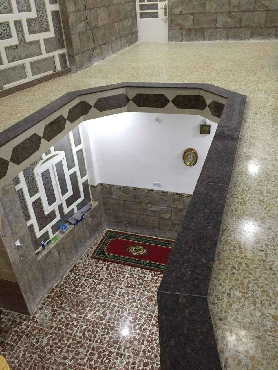 دار للبيع حي الجمعيه ركن مساحه 158 طابقين ***********
