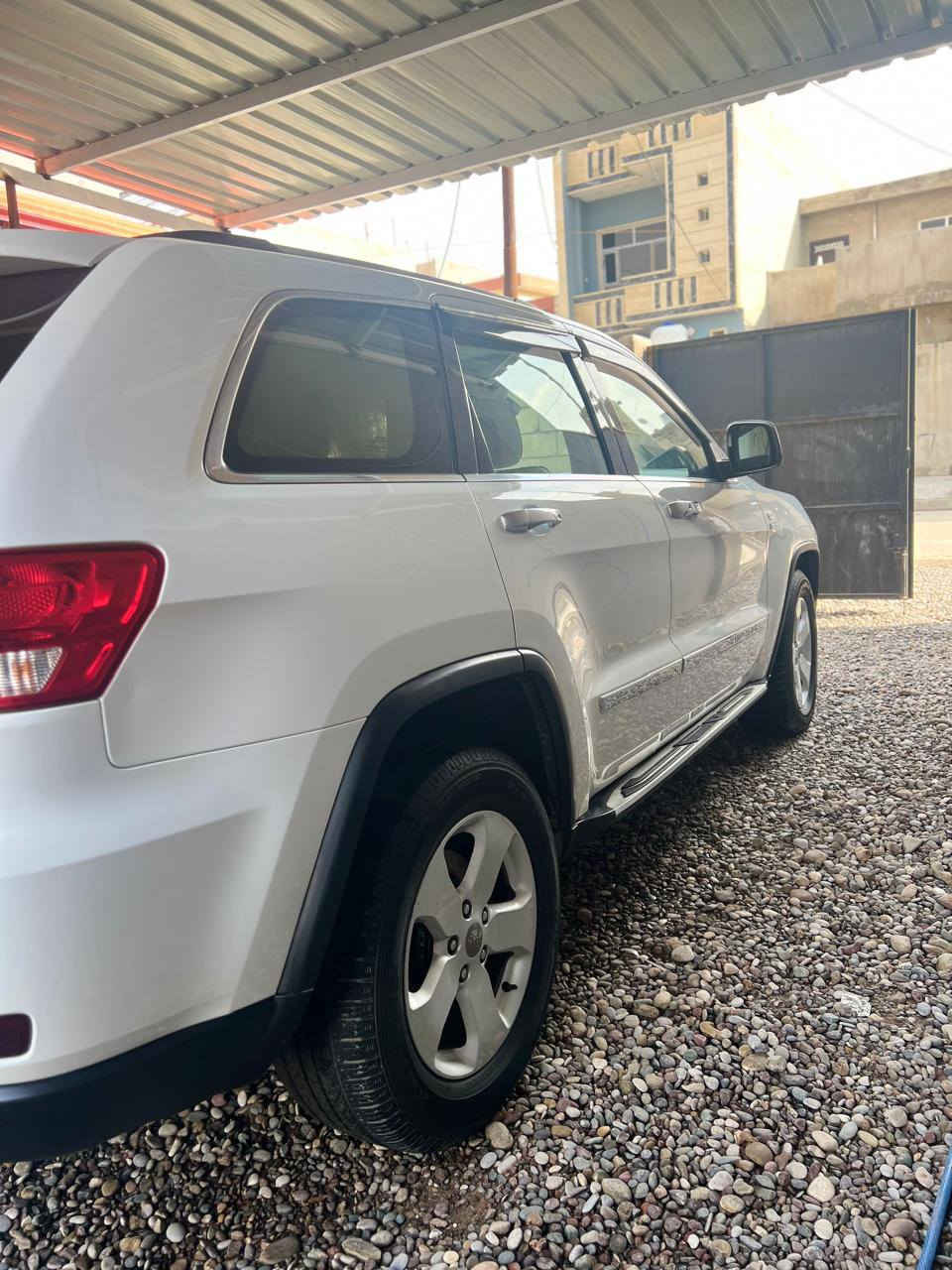 Jeep للبيع
سعر مناسب 
جيب گراند شيروكي  لاريدو ✅خليجي✅
 فول مواصفات🥇
سلايت 
بصمه 
زركات ع لايت 
دبل كزوز 
تشغيل عن بعد
برغي هيكل سيارة كلها ممفتوح وضع الشركة👍
سيارة ماشية فقط 146 الف مايل حقيقي💯
مكان السيارة موصل و فقط للبيع بدون مراوس
رقم سنوي هزة جديدة ***********
***********
