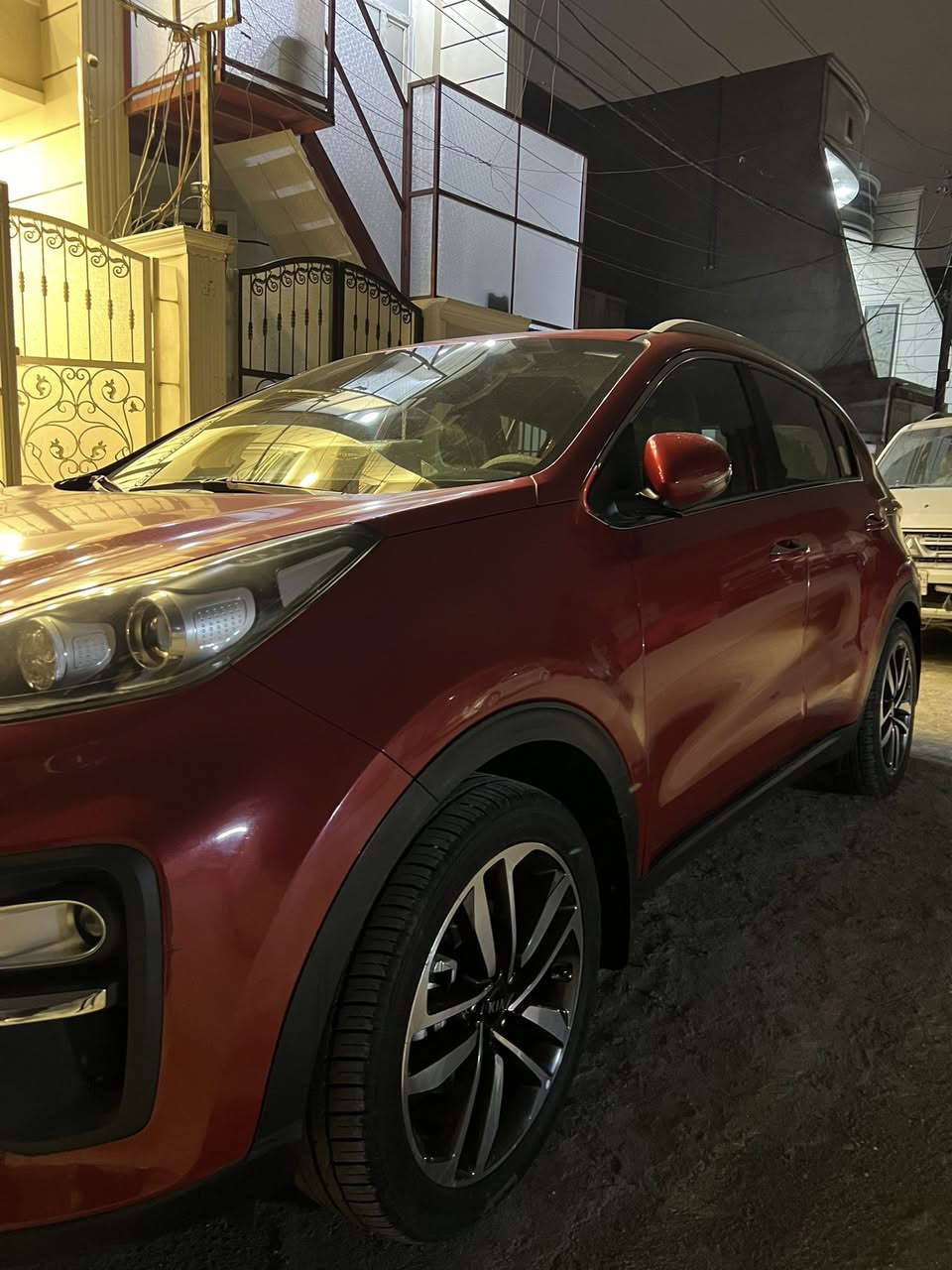 السلام عليكم 
للبيع كيا سبورتج 2021
وارد خليجي 
ماشيه 40الف كيلو حقيقي قابل للزياده
السياره نظيفه جدا 
عدا طخه بسيطه كما موضح ب الصور 
السياره كفاله كير ومكينه وحداديه 
السياره رقم بغداد
جاهزه بدون نقص برغي 
مواصفات الاعتياديه الشركه العامه 
اشاير مري  
شاشه 
كامره 
حساس خلفي 
داخل السياره جدا نظيف    
مكان السياره بغداد/ الدوره_ الاثورين 

السعر الاتصال او المراسله واتساب على الرقم // ***********
