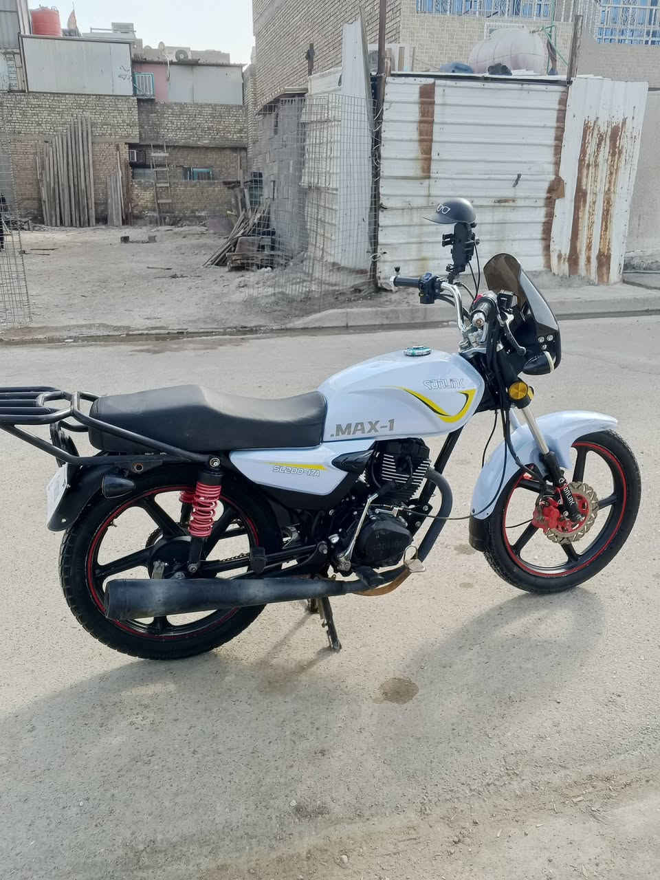 سلام عليكم دراجة لبيع دراجة خمسة كير 200سيسس مديل 2025 ماشية شي قليل سعر 700 بيهة مجال ***********
