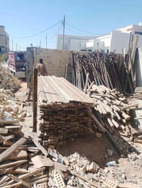 خشب البيع مع جكات على مكعب 400قفل 07717712542