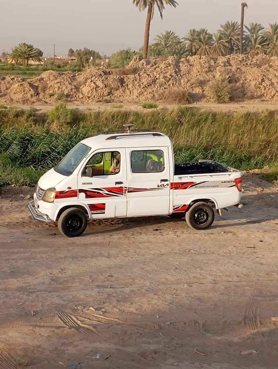 سلام عليكم سياره للبيع اداوات ادوات  ادوات مكفوله من الكص مكان ناصريه  سعر ١٥ قفل  ناصريه الغراف مكانه سياره جاهزه محرك مكفول تخم تاير حداديه كهربائيات كله شغاله شراي يتصل ***********
