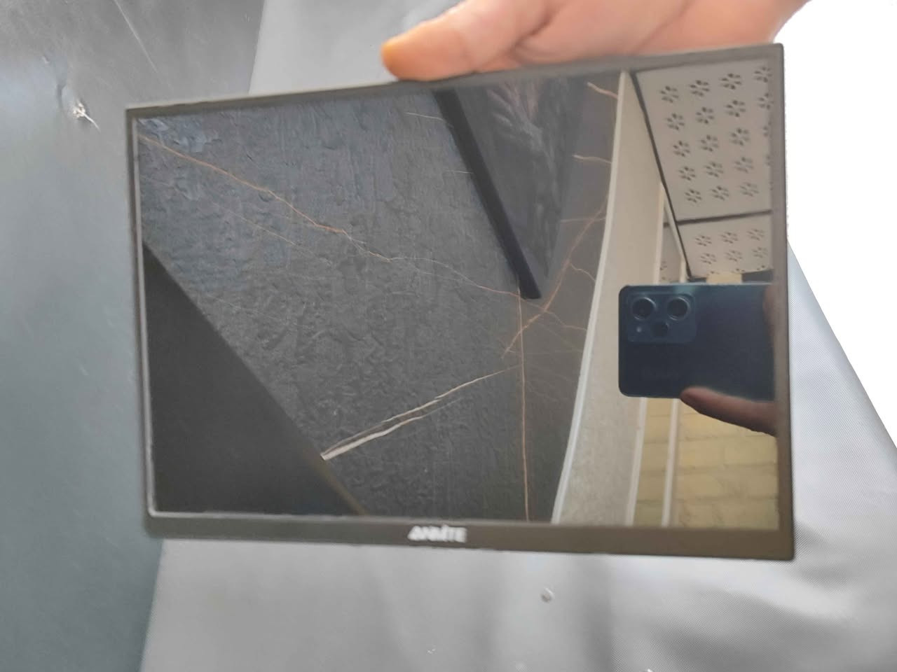 للبيع: شاشة محمولة (Portable Monitor) من براند ANMITE الشهير – بحالة الوكالة (شبه جديدة) 🔥
​الشاشة نظيفة جداً واستخدام شهر واحد فقط، ممتازة لأصحاب الألعاب (البلايستيشن / الإكس بوكس)، صناع المحتوى، أو كشاشة ثانية للاب توب والـ PC لزيادة الإنتاجية.
​المواصفات والمميزات:
​البراند: ANMITE
​حجم الشاشة: بحجم 15.6 إنش تقريباً (حجم مثالي ومريح للعين).
​الدقة: وضوح عالي وعرض ألوان ممتاز ومريح للعين (FHD).
​المنافذ: تدعم تشغيل مباشر وبسهولة عبر منافذ التوصيل الذكية (Type-C و HDMI).
​الميزات: خفيفة الوزن ونحيفة جداً، سهلة التنقل وتشتغل مباشرة على أي جهاز بدون أي تعريفات.
​الملحقات:
​الكارتونة الأصلية مالتها ذبيتهة
​كافة الوايرات والملحقات الأصلية اللي جتي وياها بالعلبة.
​الحالة: أخت الجديدة تماماً، خالية من أي شخوط أو عيوب وبكامل نظافتها (استخدام شهر واحد فقط والبيع بداعي عدم الحاجة). موجود توصيل بغداد, العراق


**إذا كنت صاحب هذا الإعلان وتريد حذفه لأي سبب، رجاءا أرسل رسالة إلى الدعم الفني**
