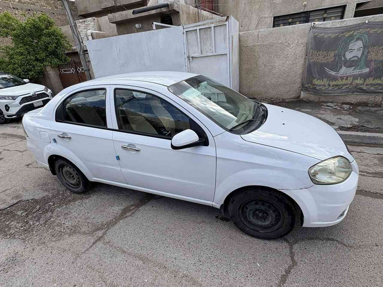 سلام عليكم اڤيو موديل 2011 خليجي عارضها 80 بغداد للتواصل ***********
