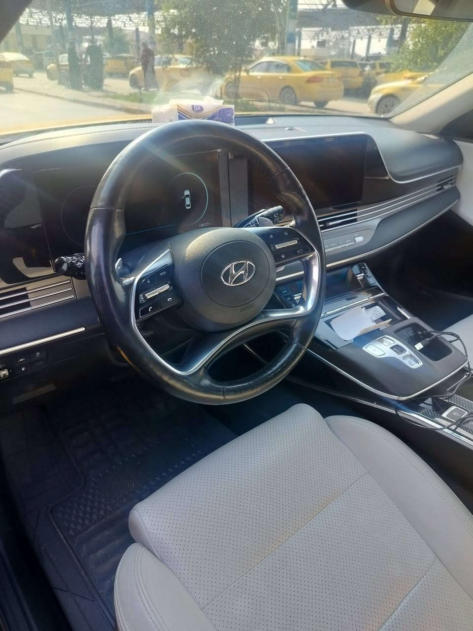 السلام عليكم
ازيره للبيع مديل 22 كفاله عامه 

عده القبق الجنطه امبدل 

رقم الهاتف ***********
