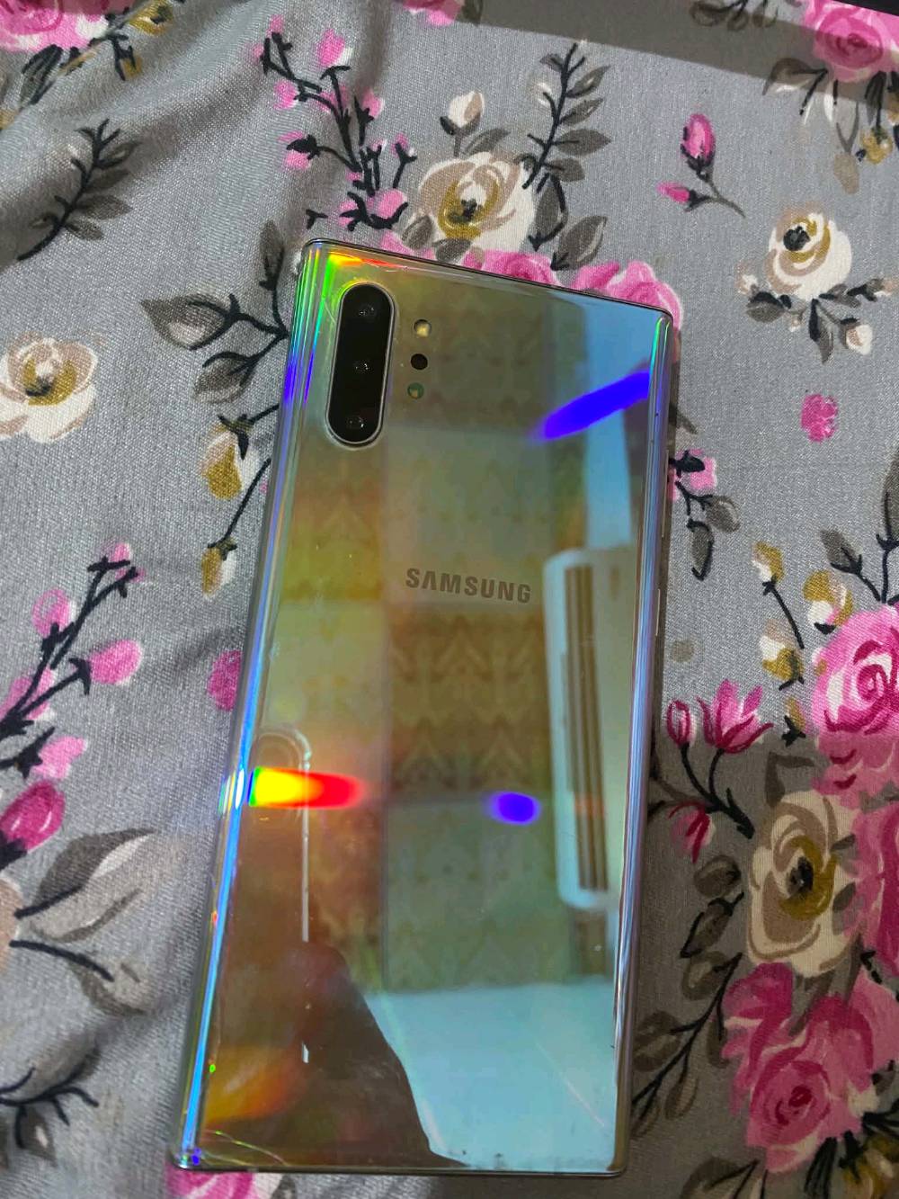 نوت 10 بلاس 5G
ذاكره 256 
جهاز بلادي وضع الشركه
بي ضربه بالشاشه ما ماثره
وفطر بسيط بالضهر الجهاز شغال 100%