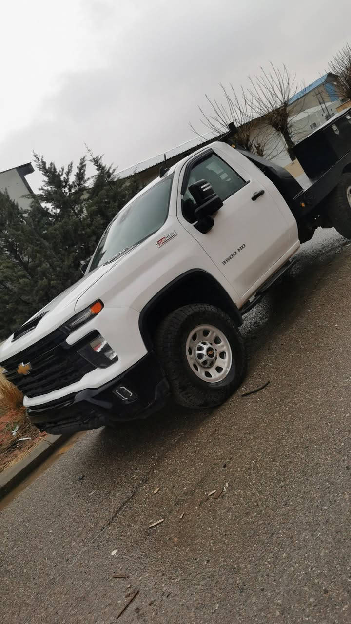 سلفرادو تك  hd 2024 6600 z71 فور ويل كاتي تترقم شمالي ماشيه 59 m .بصمه..
شاشه  كامره رادار 

ايرباك سليم.. مرايا كهرباء 
8 سلندر/ 8 برغي / كير أليسون 10 نمر/

بجم كفاله

***********
