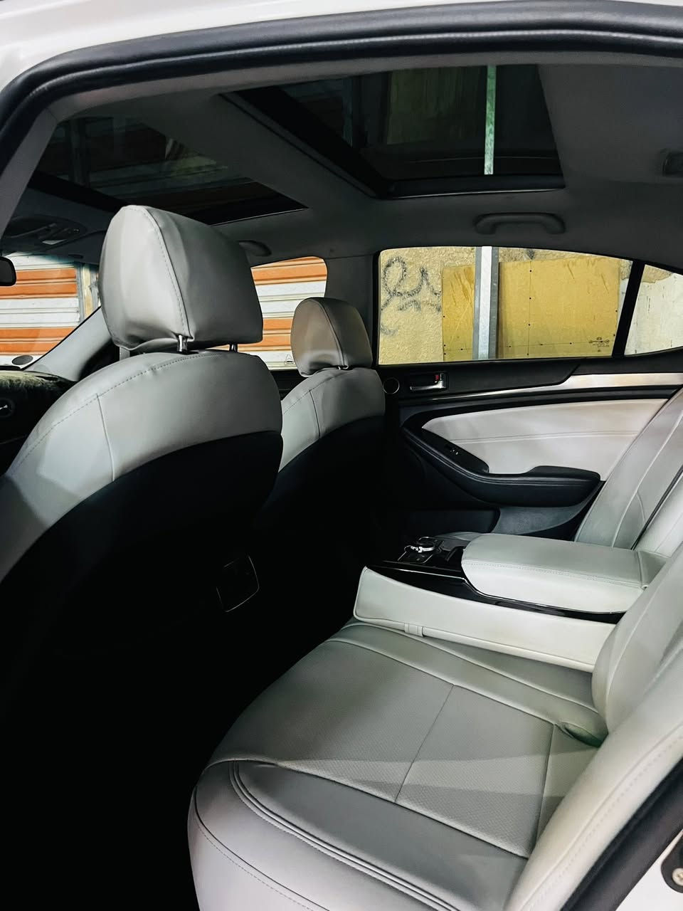 السلام عليكم
كيا كادينزا 2015 vip

حدادية سياره كفاله عامه بدلتها قبل شهر نفض بلكامل اصليه وكاله مع تايرات جديده اصليات وادامه بلكامل منضومة الاحتراق بلكات وعبوه فيت بم 

السيارة فول ١/١ 

المواصفات✅

✅ محرك 3500 دوش 6 سلندر 

✅ تشغيل بصمة مع بصمة الابواب الاماميه 

✅ نظام ترحيب

✅ انارة بالمرايات والابواب الامامية

✅ كاميرا وحساسات خلفية

✅ حساس ماسحات

✅ بردة خلفية متحركة

✅ كشنات كهربائية جلد تدفئة وتبريد

✅ لوحة تحكم بالكشن الخلفي + تدفئة

✅ تحكم كامل بالستيرن

✅ شفتات ستيرن رياضي بلادي 

✅ نظام ترحيب   

✅

✅ نظام صوتي infinty

✅ مري شفط مع الاشاير

وباقي مواصفات الكادينزا معروفه

ملاحظة : السياره بيه بارد حك مكانين كلش بسيط 

 اتصل ع رقم  او راسلني وتساب وبيك خير وتدلل 

السعر 165 بيها مجال بسيط 

مكان السياره ديالى بلدروز  الاستفسار ***********

‭0776 179 0899‬
