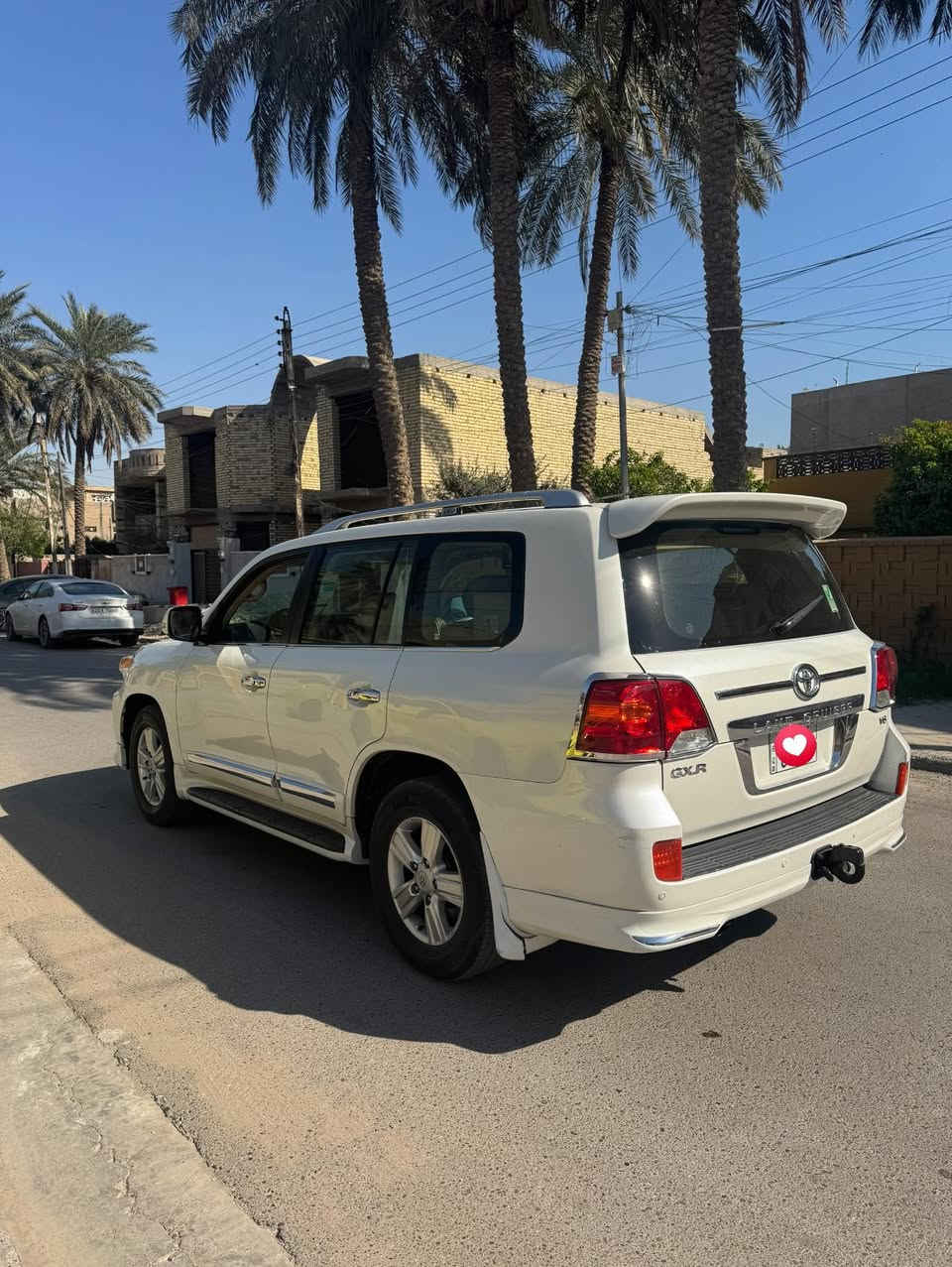 السلام عليكم للبيع لاندكروز 2014 Gxr  ساز. محرك 6سلندر 4000 سياره فوول جديده جدا بيه صبغ جاملغ خلفي فقط بدون دواخل تخم تاير  سياره كامله 
رقم بغداد الجديد بأسمنه سياره  جانيه 
مكاني بغداد السيديه 
***********
السعر 355
