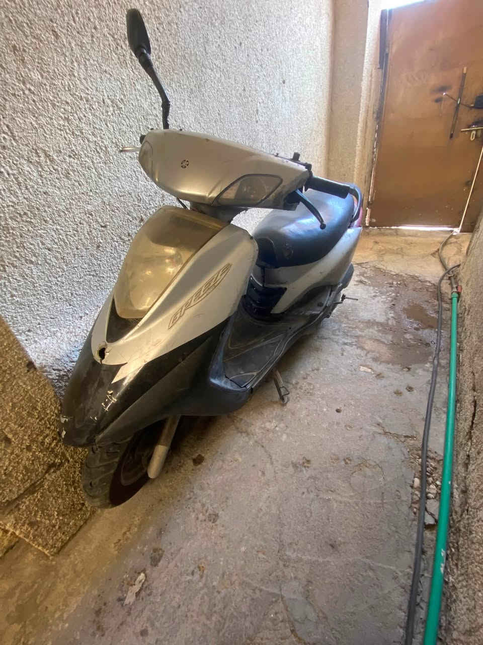 سلام عليكم
دراجة بريز للبيع 
زوج كلجات جديده خاللها مصارلي اسبوعين من شادهن 
الدراجه طافيه الهندر مالتها لاطش 
ابيعها ع وضعيتها ب ٣٥٠ 

مكاني بغداد الحرية
رقمي ***********
