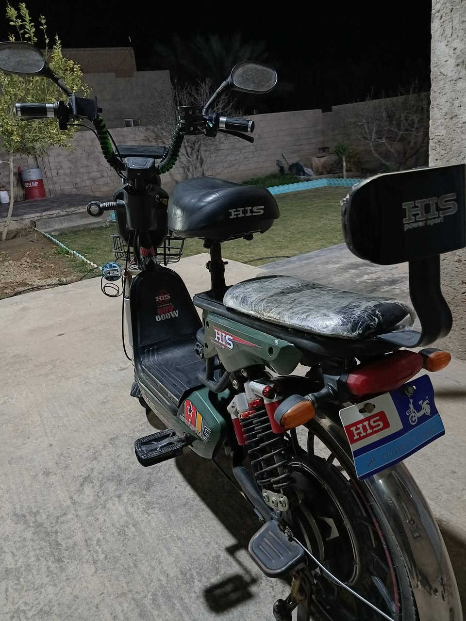 سلام عليكم دراجة شحن للبيع شركة (HIS) 800w 60v بطاريات جدد +بصمه  سعر 425ألف  وبي مجال
تواصل ***********
