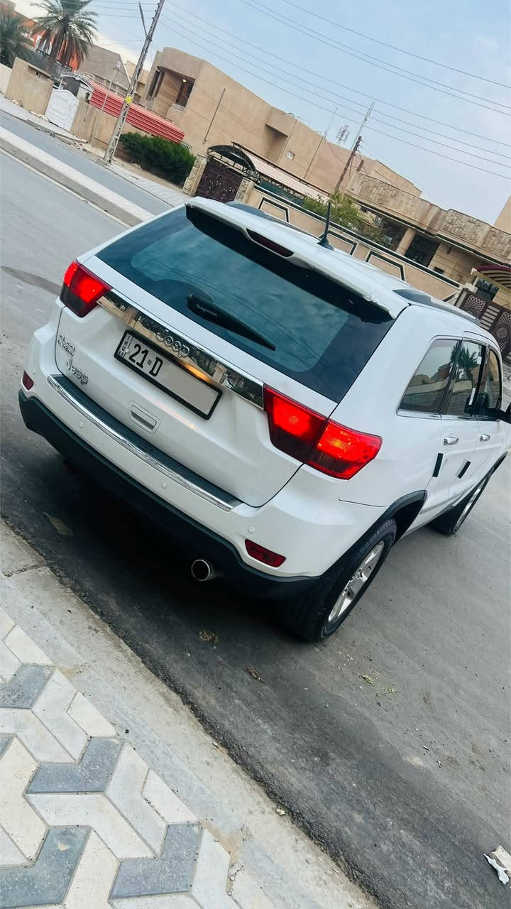 بسم الله
جيب خليجي موديل 2013 اللون ابيض ثلجي
المواصفات فول
كشن جلد 
كشن السايق والسكن كهرباء
بصمه
فتحه
حساسات
قطعتين تبريد
نضام قيادة موس
‏4x4
شاشه وكامره 
منضومة زنون 
سياره مكفوله فقط بيه تكحيل صغير ملاحضات
وموجود السونار بلصور
ماشيه 92 ميل
محرك كير صدر تايرات جديد مابيه سياره نقص كلشي
رقم سليمانيه وهزه وسنويه كله جديد
مكان السياره صلاح الدين تكريت
***********
