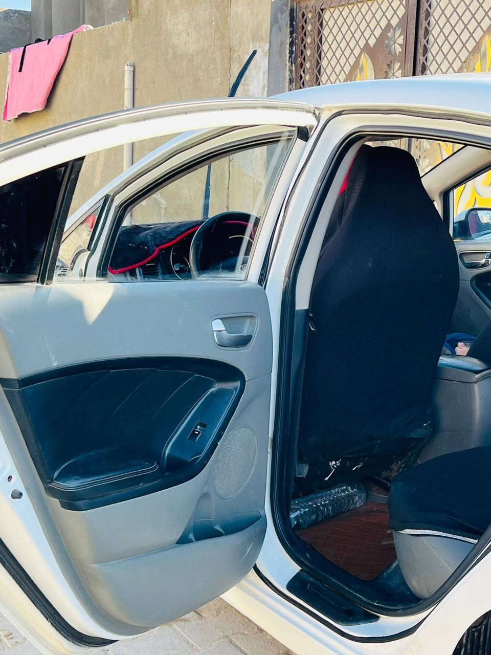 سلام عليكم سياره للبيع سيراتو موديل2015 وراد خليجي سياره جاهزه كير وحداده وتبريد ثلج مكينه 1400وبيهه شاشه كامره خلفيه وبيهه صبخ جهه العبري رقمهه انكليزي قادسيه سياره ب اسمي تحويل مباشر سعر تصال علئ هاذ الرقم ***********
