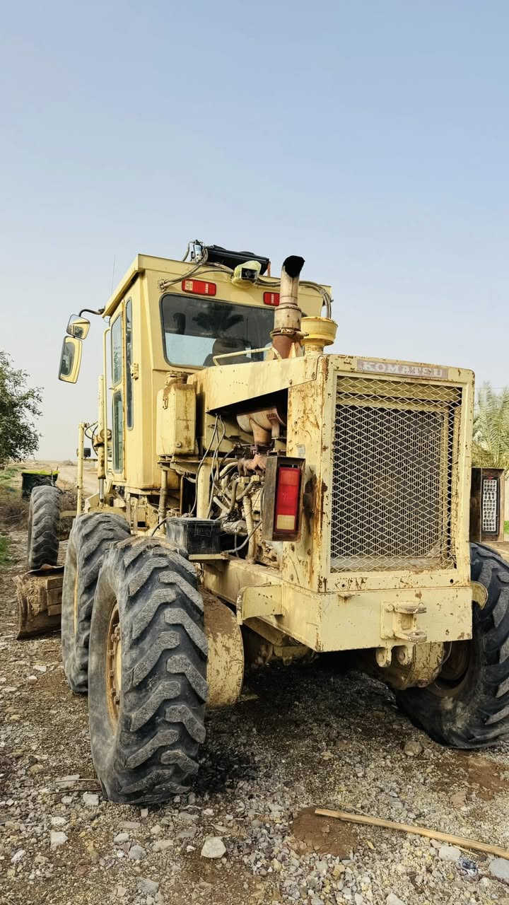 السلام عليكم للبيع كوماتسو 605 موديل 1988 مكفوله. من كلشي رقم واسط باسمي السعر دفترين ونص وبيها مجال 
للاستفسار ***********    ***********
