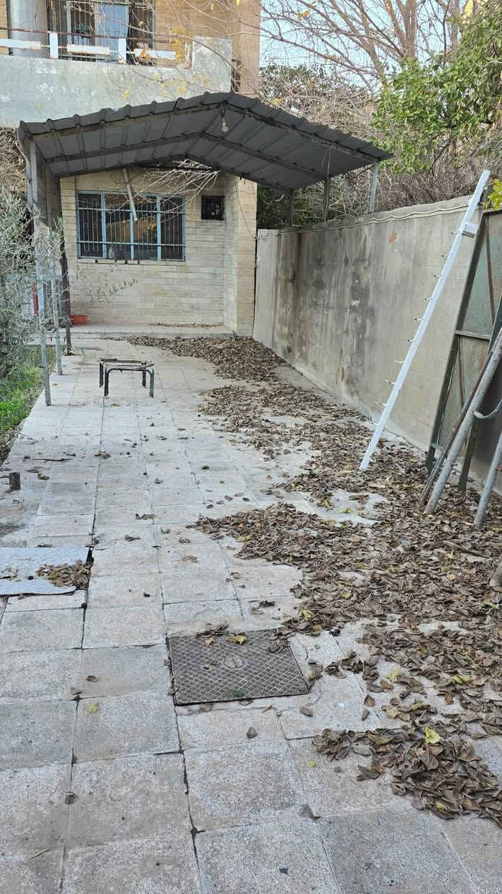 سلام عليكم
بيت 🏠 للبيع في حي المثنى قرب فرع ديوان موقع مميز 
بناء قديم سند طابو الزهور شرط التحويل
مساحه البيت 300 متر واجها 10 متر 
يحتوي البيت ع استقبال وهول وغرفتين نوم 🛌 ومطبخ وصحيات ومناور وكراج سياره وحديقه 
طابق الثاني هول و3 غرف نوم 🛌 وصحيات وبلكون 
للاستفسار عن سعر البيت الاتصال ع الرقم 
***********
***********
