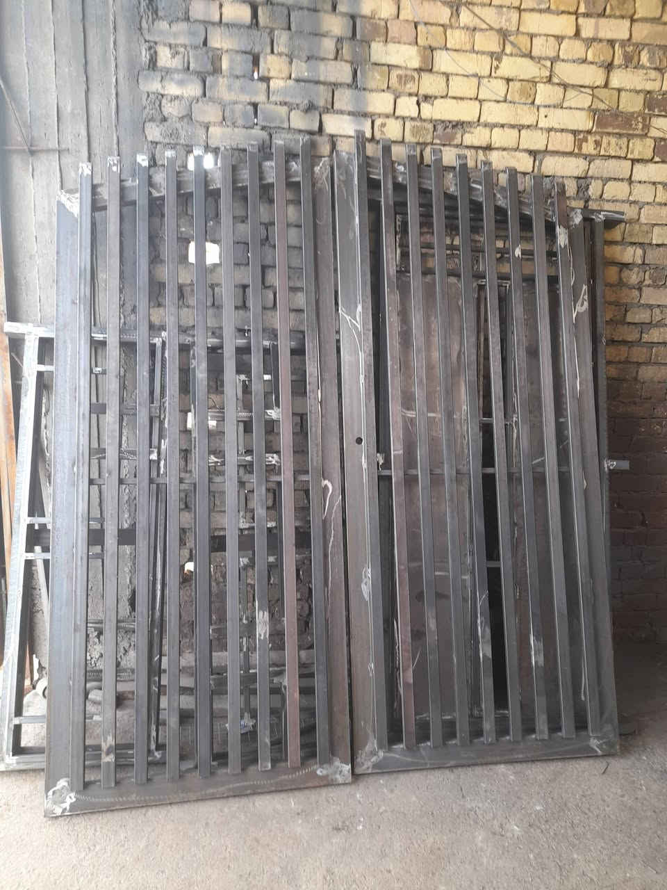 سلام عليكم

 حداده عامه شتغل حسب الطلب

بواب وشبابيك ومحجرات وكرفانات 

بسعار مناسبه حديد كله ثقيل

اي ستفسار تعال خاص او تصل 

على رقم ***********
