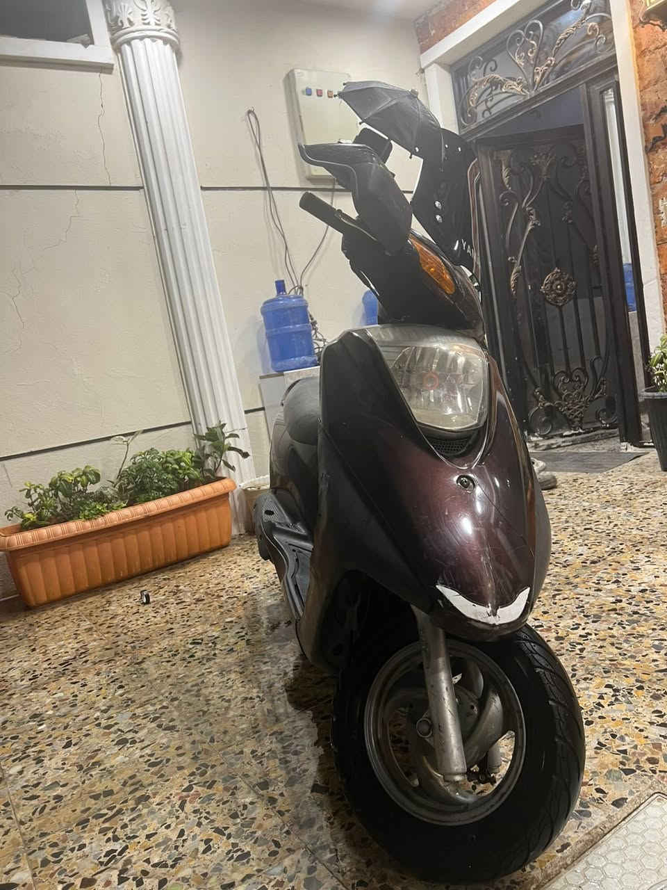 السلام عليكم 
دراجه بريز نضافه ميه بل ميه سلف هندركهربائت كله شغال كفاله عامه من كلشي اوراق موجوده عنواني شعب حي البساتين مقابيل الصحه 
رقم ***********
