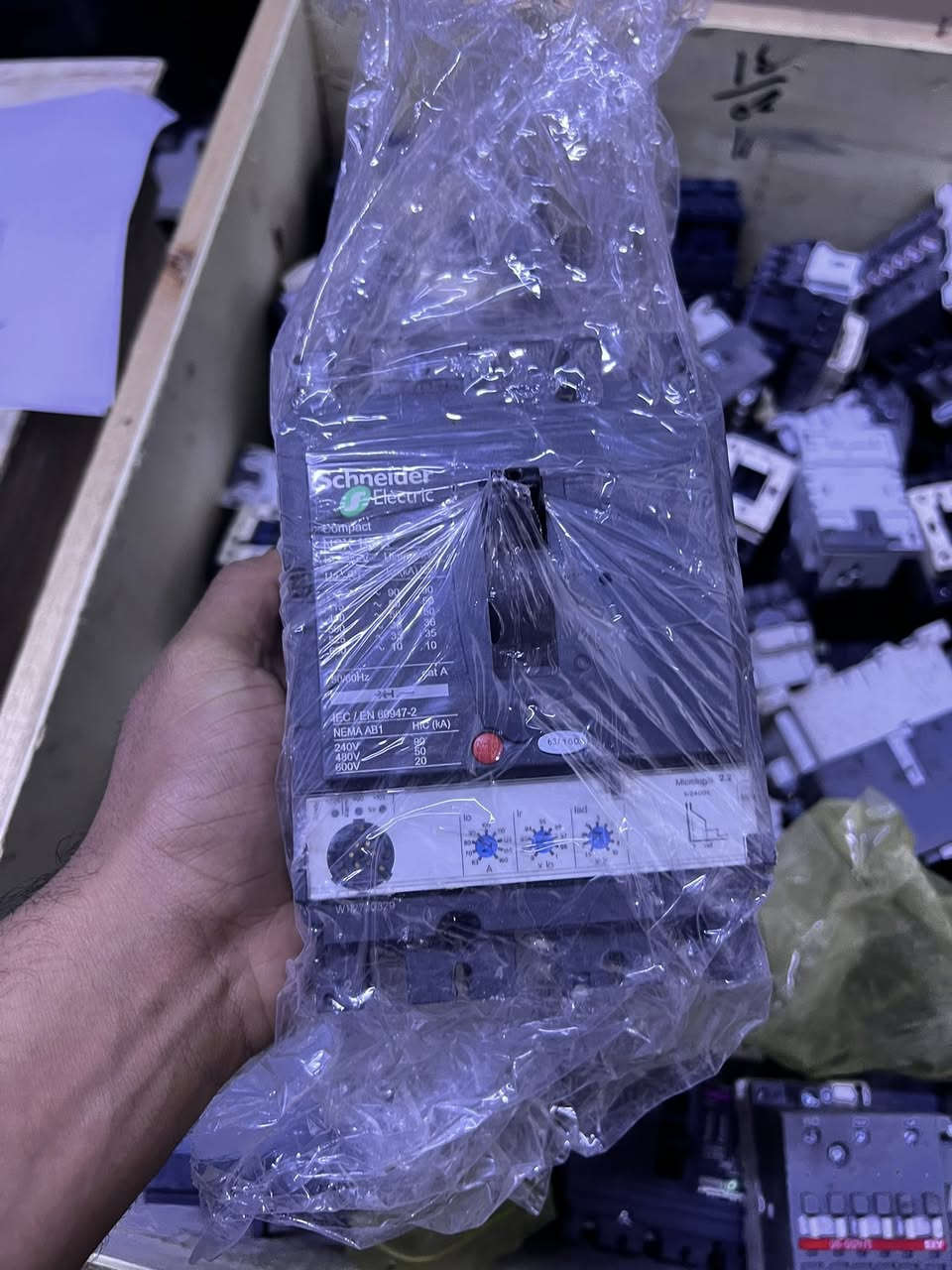 توفرت وجبة قواطع MG  شنايدر بالة فرنسي ثلاثي اصلي
قاطع  MG  400A   شنايدر السعر 125 الف 

قاطع  MG  630A   شنايدر السعر 150 الف 

قاطع  MG  250A  شنايدر  السعر 80 الف 

قاطع  MG  100A   شنايدر  السعر 25 الف 

📍العنون الشورجة عگد النصارى مجاور جامع ابو التمن 

***********

يوجد توصيل لكافة محافظات العراق 

0️⃣7️⃣7️⃣3️⃣5️⃣9️⃣2️⃣9️⃣4️⃣4️⃣5️⃣
