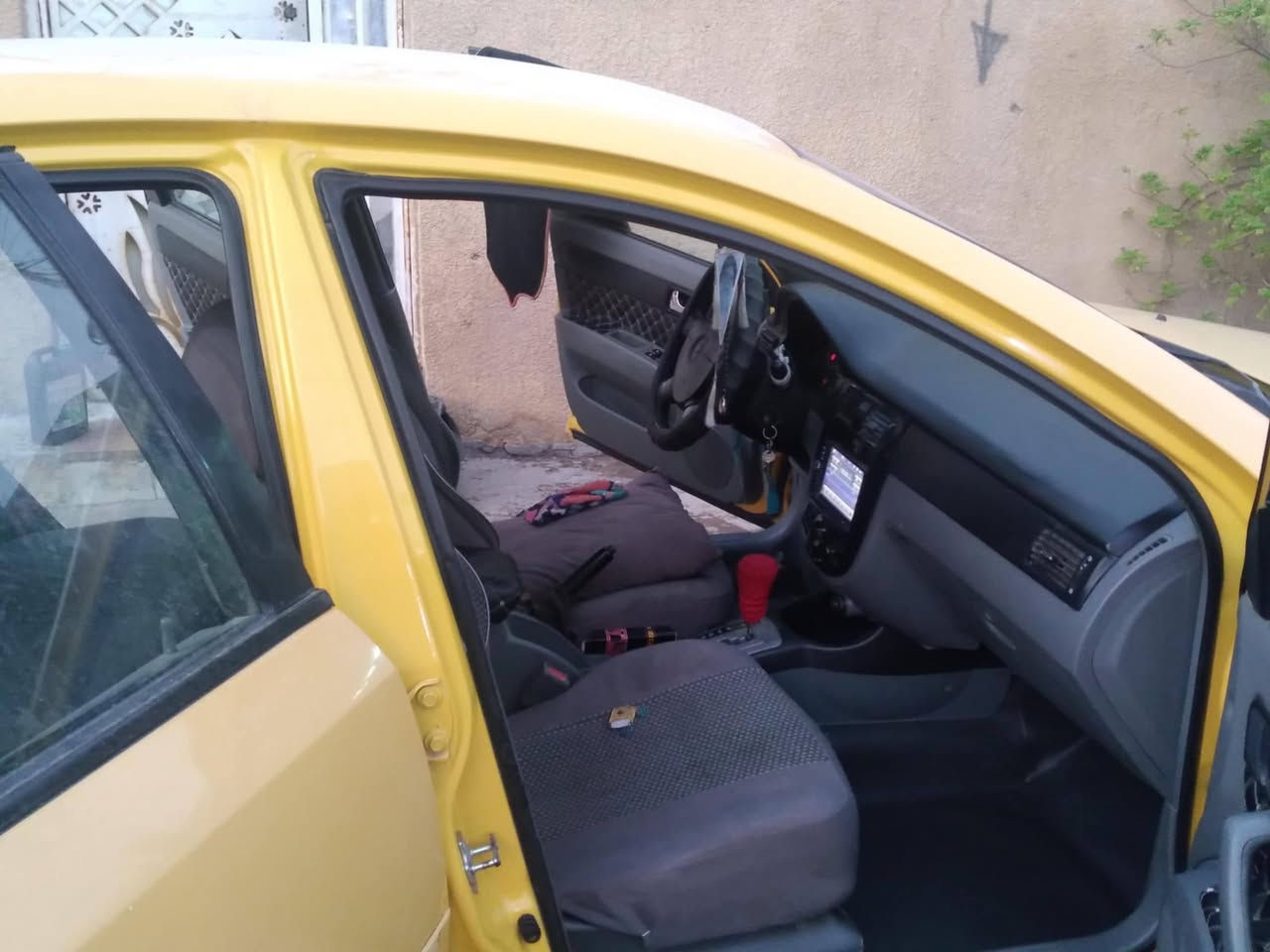 سلام عليكم سياره اوبتره 
موديل 2011 السياره خليجي حادث اموضح في الصورة 
صدر نص عمر 
سياره رقم انكليزي سنويه صاقطه تبريد شغال سياره بلادية شركه العامه   الستفسار رقم *********** المكان 
بغداد مدينة الصدر
