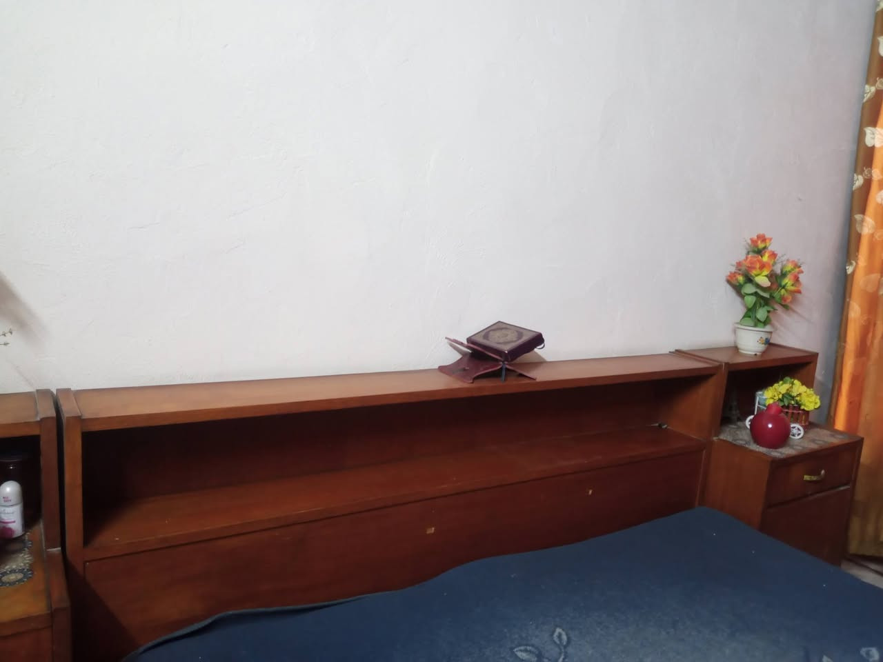 غرفة نوم للبيع
المكان بغداد البياع
الغرفة مابيها اي شي لا مكسرة ولا مصلحة وقوية كلش 
كنتور ٥ ابواب 
چرباية وياها ميزين ( ميز عدد ٢ ) موجود بالصورة
وياها ميز مراية بيه بابين و3 جرارات 
واكو وياها زاوية ناسي اصورها 
سعرها تراسلني بيش متفيدك تعالي
*********** واتساب وتلي
