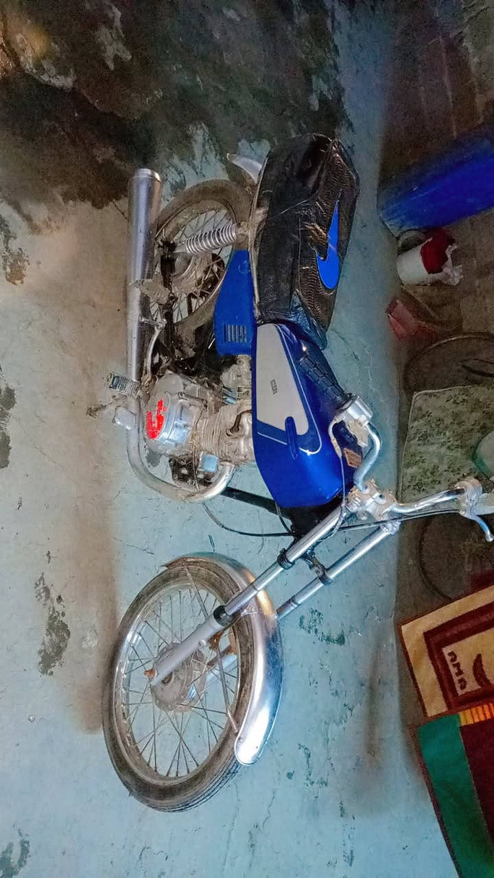 دراجه ايران مكينه نامه شلامجه  لبيع  سعر 250وبيه مجال حك جيه ***********مكان بصره معقل
