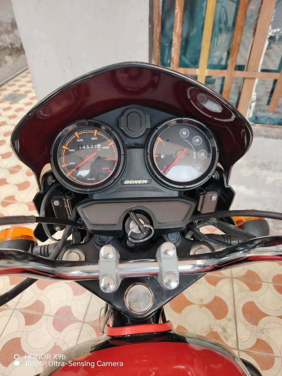 سلام عليكم دراجة بوكسر للبيع موديل 23 مرقم بسمي رقم انكليزي تحويل ثاني يوم كفاله عامه ماشيه 14 الف حقيقي دراجه مال جناي مكان بعقوبه سعر 2300 وبيها مجال شراي يتصل على رقم *********** أو خاص او يدلل
