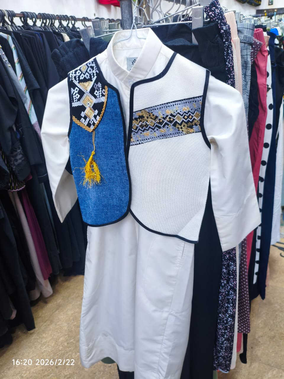 دشداشة اطفال خليجي متوفره لجميع الاعمار للتفاصيل التواصل على الواتساب 
***********
