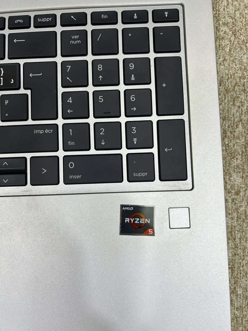 🔥 للبيع – لابتوب قوي ومواصفات ممتازة 🔥
فرصة حلوة للي يدور جهاز سريع وعملي 💻
HP elitebook 

🔹 المواصفات:
- شاشة 15.6 إنج واضحة وكبيرة  
- معالج Ryzen 5 Pro قوي ⚡  
- كرت شاشة Vega 8ممتاز برامج تصاميم وبرمجه وألعاب 🎮  
- أداء سريع ومناسب للاستخدام اليومي  

🔹 المميزات:
✔️ مناسب للدراسة والعمل  
✔️ تشغيل سريع بدون تعليق  
✔️ شاشة مريحة للعين  
✔️ جهاز عملي ويتحمل الاستخدام  
شكل نحيف وعصري حديث

💰 السعر: (425 الف وبيها مجال بسيط)
📍 الموقع: (واسط وتوصيل موجود جميع المحافظات )
📞 للتواصل: خاص ***********
