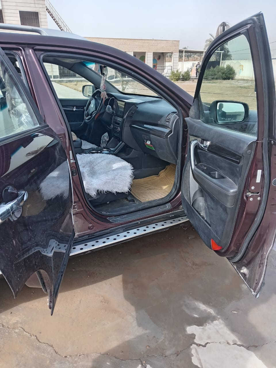 سيارة  كيا سورنتوا موديل ٢٠١٣ وارد أمريكي محرك ٢٤٠٠ جي دي اي بصمة تشغيل تحكم ستيرن اشاير بالمري تبريد شغال كير ومحرك خير من الله سيارة رغم بغداد بأسمي تحويل مباشر سعرها ١٢٢ ورقه وبيه مجال للشراي او مراوس حسب القناعة رقم التلفون ***********
