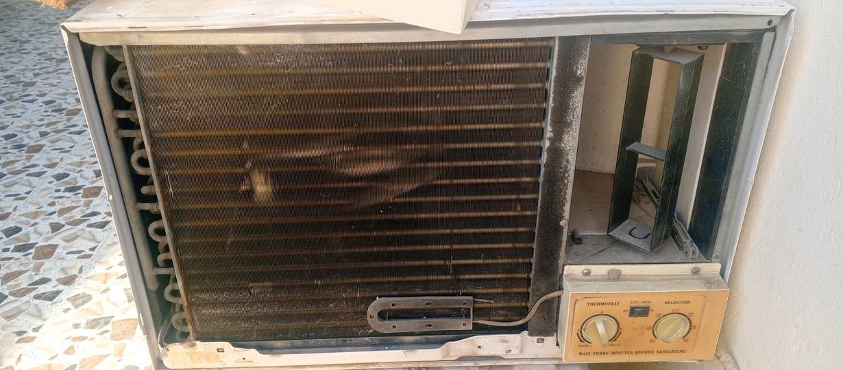 السلام عليكم مكيف طنين اخو الجديد مداخل تصليح ابد طنين بطل تبريد ثلج خير من الله السعر 300الف مكاني كوت حي الحكيم ***********
