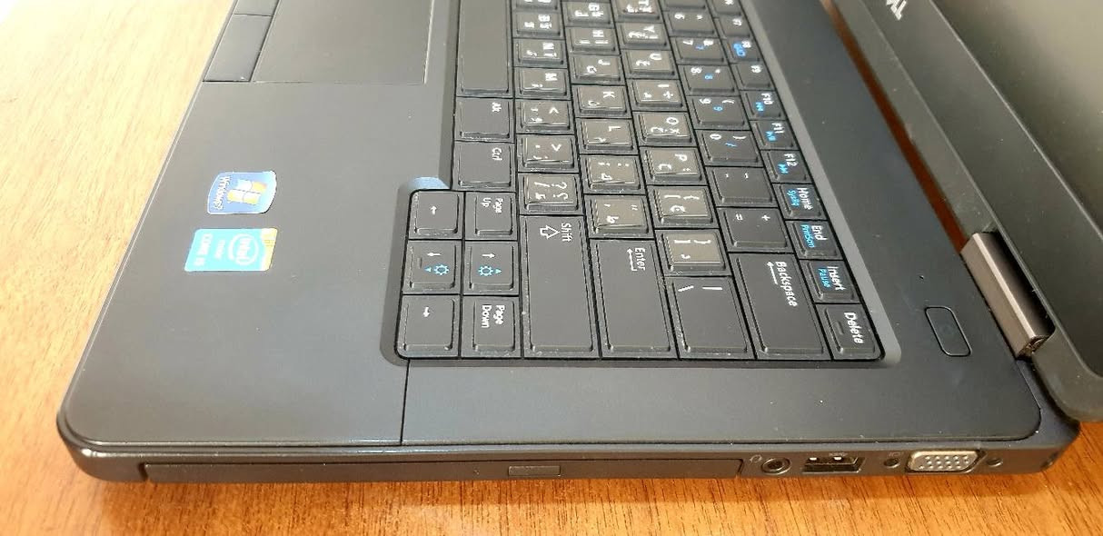 Dell E5440 core i5 الجيل الرابع 
الرام 8G الهارد 120ssd حجم الشاشة 14FHD 
البطارية جديدة السعر ١٣٥ الف المكان بعقوبة


**إذا كنت صاحب هذا الإعلان وتريد حذفه لأي سبب، رجاءا أرسل رسالة إلى الدعم الفني**