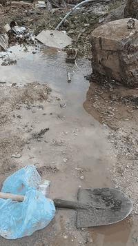 السلام عليكم تتوفر قطع اراضي ملك صرف للبيع موجوده 462متر واجهة 11نزال 42شارع أسواق الغدير ووتوفر 100متر 150متر و200متر نزال أسواق الغدير يبعدن عن الشارع العام 200متر مي كهرباء كله كامل وهاذ بلفيديو المي عند الأرض استفسار خاص او اتصال او واتساب ‏‪0751 192 8765‬‏‏
اتصال***********
