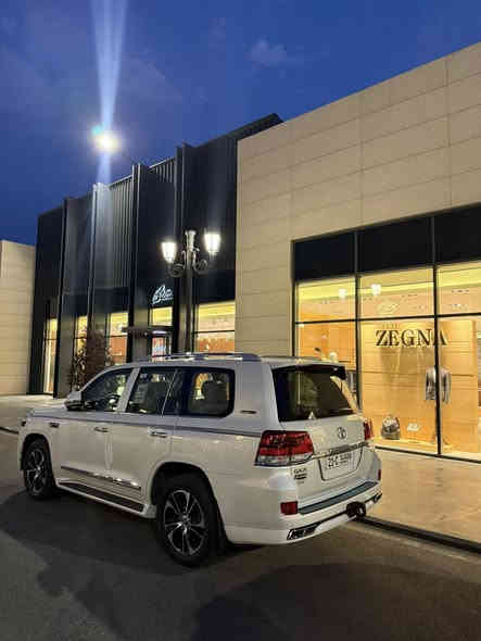 سلام عليكم 
لاندكروز GXR grand tornig special edition 
فول فول سياره عده جكات  
4.6 V8 
سياره مكفوله كفاله عامة حتى دعاميات
ماشيه 74km 
سياره سيرفسها كله ب شركة ساس ماشاءالله سياره كلش نضيفه 
مكان سياره كركوك 
سعر 65,500 ورقه وبيها مجال بسيط ان شاءالله 
رقم ***********
