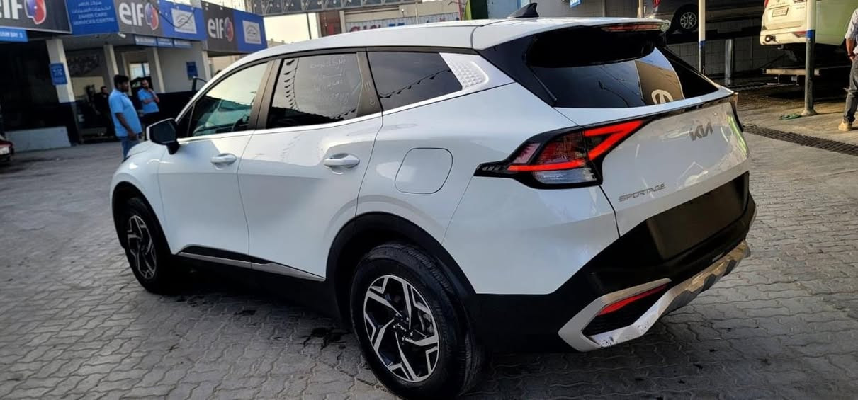 المهيمن لتجارة السيارات بإدارة المهندس سلام ربيع الغزي 
نوع السيارة: كيا سبورتج LX
الموديل : 2024
حجم المحرك:  2.5
 السعر : 155 واصل للميناء مصلح كامل بدون كمرك ترهم حرة ترهم شهداء 
للأستفسار :
***********
قسم المزاد متوفر واتساب 
https://chat.whatsapp.com/EjN99lklvszHKKEmF0UnR7?mode=gi_t
‏سرعة في الشحن واسعار تنافسية في النقل
‌‎يتوفر لدينا نقل على جميع موانئ ومنافذ العراق 
‌‎تخليص وايصال السيارة الى جميع المحافظات
#mohammed
