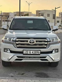 لاندكروزر 2017 GXR ساز V6 كلين تايتل بيها كارت تكحيل فقط  ماشية 104Km ...