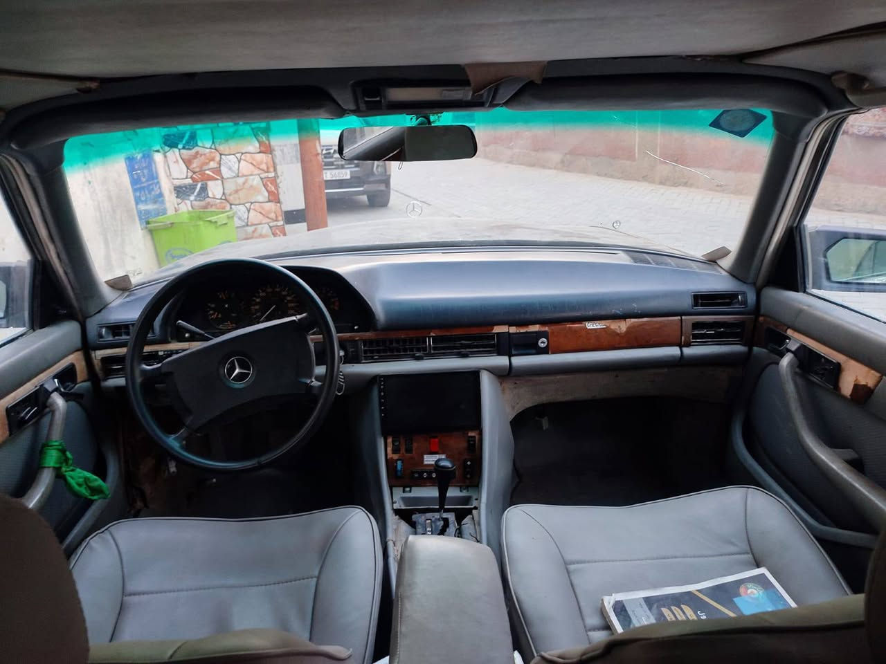 السلام عليكم مرسيدس جامبو رئاسي باب طويل محرك بطة رياضي ديلكو 3000 رقم ديالى انكليزي السيارة عوزهة ترتيب كهربائيات وصبغ عام وتطبيك بيبان السيارة خير من الله اطلع بيعة وين ميعجبك تبريد لو كمبريسر لو فريز لأن شحنتهة قبل فترة وتبريدهة يخبل بس ورة ساعتين رجع بس هوة وبعد ما شفتو شبي السعر 45وبيهة مجال حك جيتك وغداك     *********** واني خادم للطيبين
