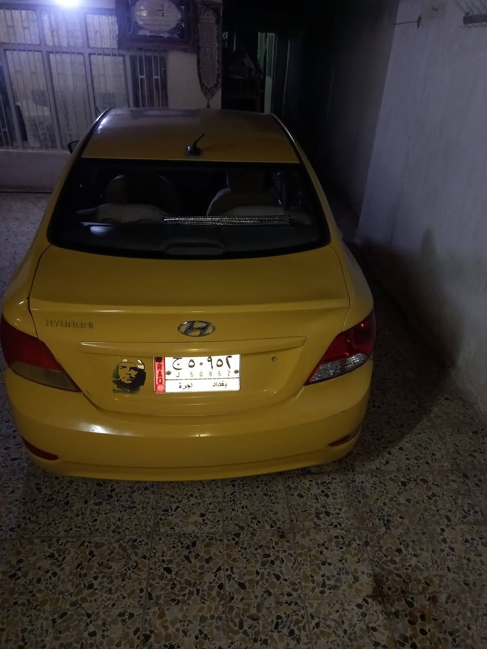 سلام عليكم سيارة اكسنت خليجي مضلع موديل ٢٠١٣  
مواصفات 
تحكم ستيرن
شاشة كاميرا خلفي 
إشارة مرايا 
مكينه ١٦٠٠ دوش يعني قطرتين  
تخم تايرات 
تبريد تدفئه خير من الله 
وسيارة بسمي 
مكاني بغداد حي العامل السعر ٨٠ ورقه وبيه مجال وهذا رقمي ***********
