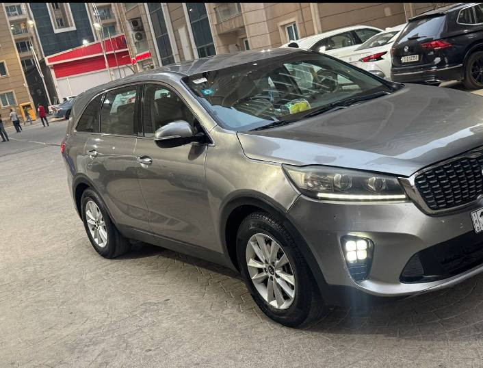 سورنتو بغداد 6سلندر 7راكب بسمي سنوياً الحد 2030امريكي بيها جاملغ وبنيد تبديل والباب رش بدون فتح مكاني بغداد بيع او مراوس  ب 177(***********،)***********
