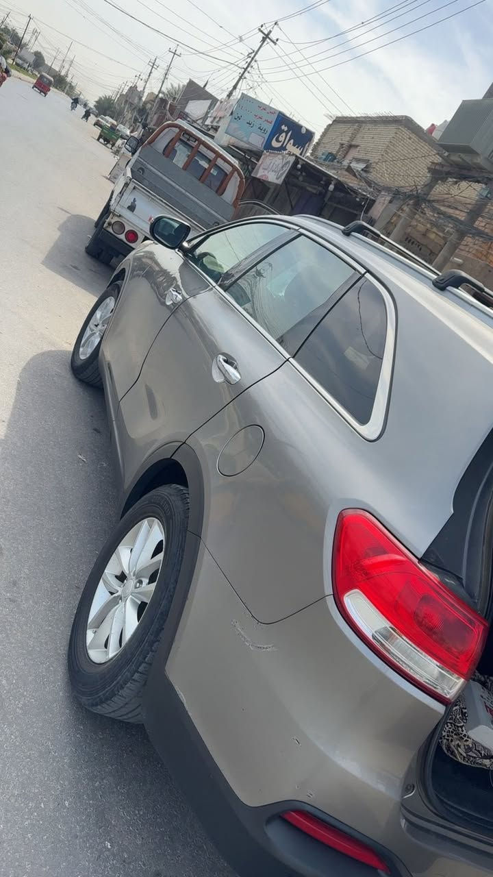 السلام عليكم 
كيه سورنتو للبيع موديل 2016 أربعه سلندر ٦ راكب ضربه فقط بنيد  وبدول تبديل فقط بارد وتجيً وشوف كدام عينك مكينه كير تخم تاير كفاله وسياره وارد أمريكي وسعر 150 وبيهه مجال للشرايه
للتواصل ***********
