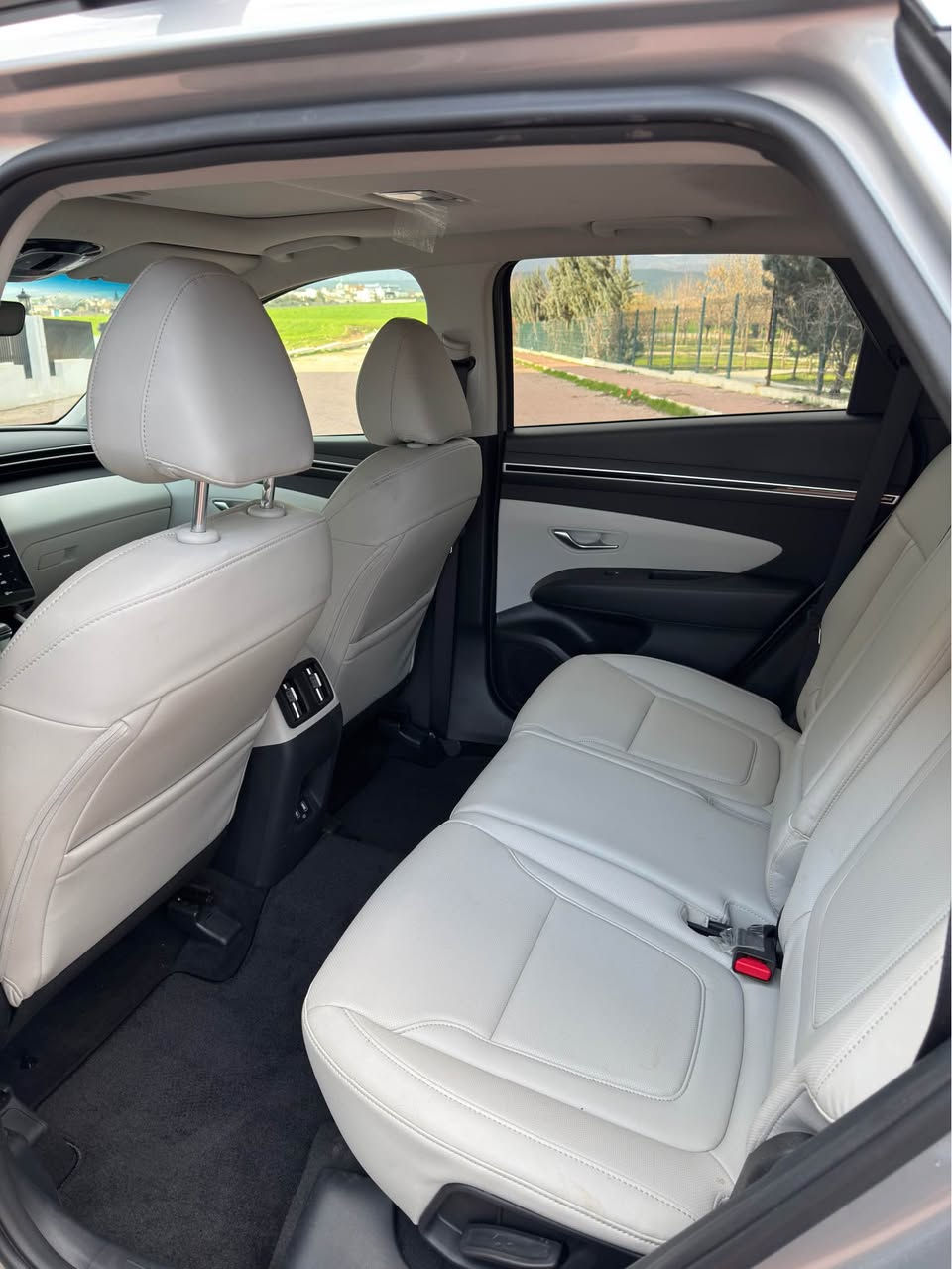 1. هيونداي تكسون   Hyundai Tucson 
2. فول مواصفات
3. الموديل : 2024
4. سعر 185
5. اللون :سلفر
6. لون الداخل :ابيض

7. عداد المسافة :

8. حجم المحرك : 2.5L المرغوب 

9. الضرر :جملغ و بولند

14.سيلايت 
15. كشن جلد
16. كشن تدفئة 
17. كش تبريد 
18. بصمة
19. تشغيل عن بعد
20. جنطة كهرباء
21. شاشة عداد ديجتال
22. بك لايت امامي و خلفي لد
23. سستم سماعات Bose
24. رادر امامي خلفي 
25. رادر جانبي
26. تنبيه خروج عن المسار
27. كشنات تدفئة + تبريد
28. كار بلي 
29. شاحن واير لس 
30. كاميرا دوار خلفية
31. ويل كب كروم حجم 19
32. هاند بريك دكمة
33. نظام مانع تزحلق 
34. ثلاث انظمة قيادة ( رياضي ، ذكي ، اقتصادي)
35. العنوان : اربيل شارع 100 
37. للاتصال:***********
اسيا *********** أربيل, العراق
