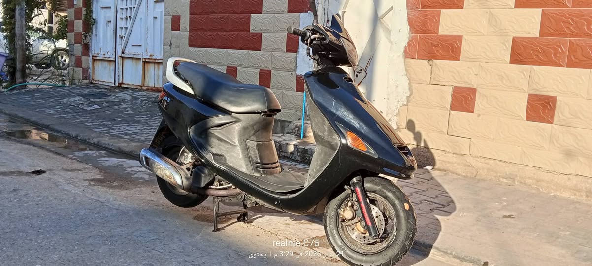 السلام عليكم دراجه فراشه فحل للبيع نجف حي السلام دراجه جديده ماصارله هواي من اخذته من الحاويه وعله حطه الحاويه كلشي مامبدل بيه تعال افحص وشوفه  ومكينه مامفتوحه ومكاتبته موجوده  
واي استفسار عله هذا الرقم ***********
