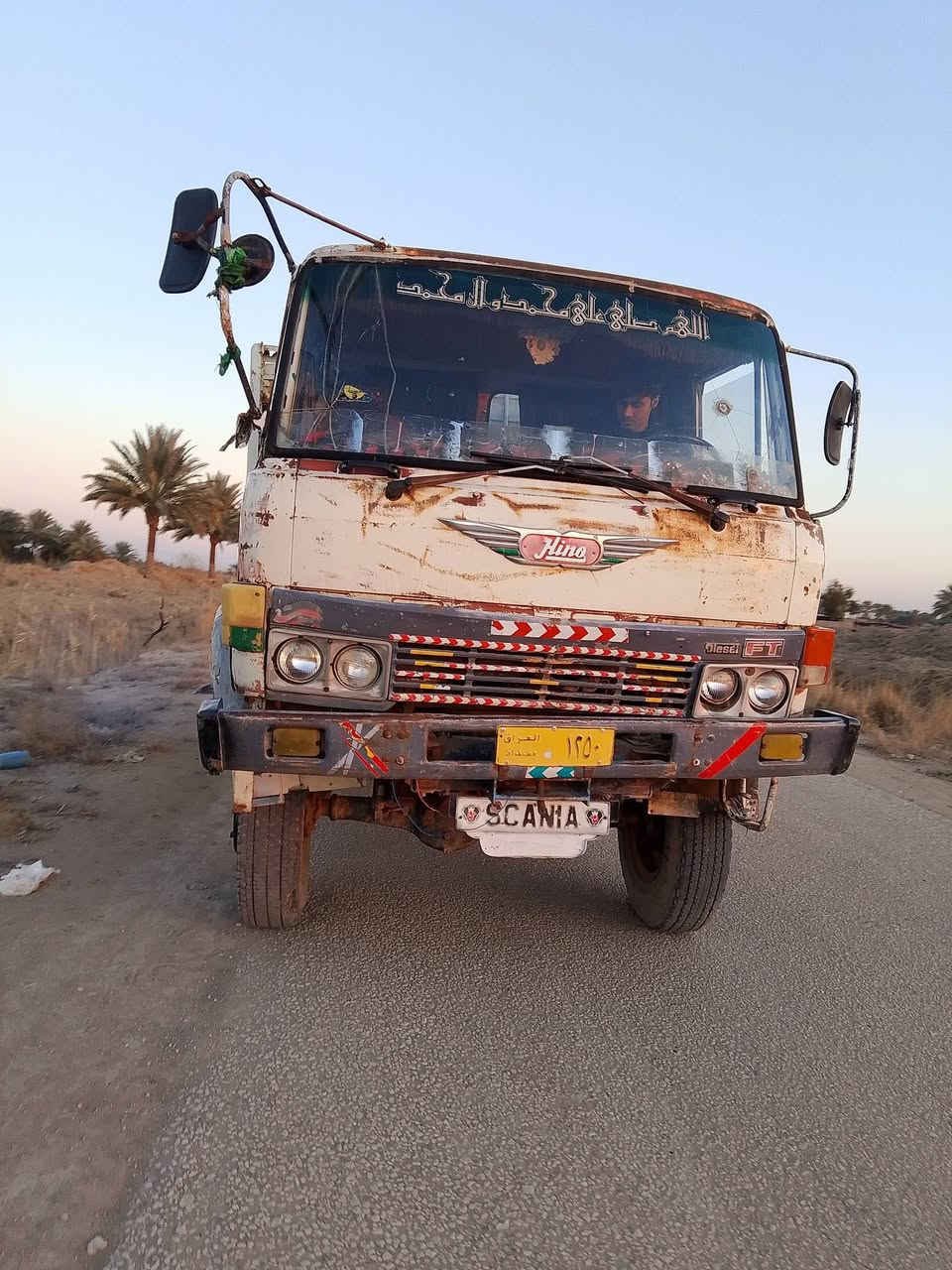 السلام عليكم للبيع ثنين لواري رقام وسنويه وتحويل مكفولات بسعر مناسب للاتصال على الرقم ***********
