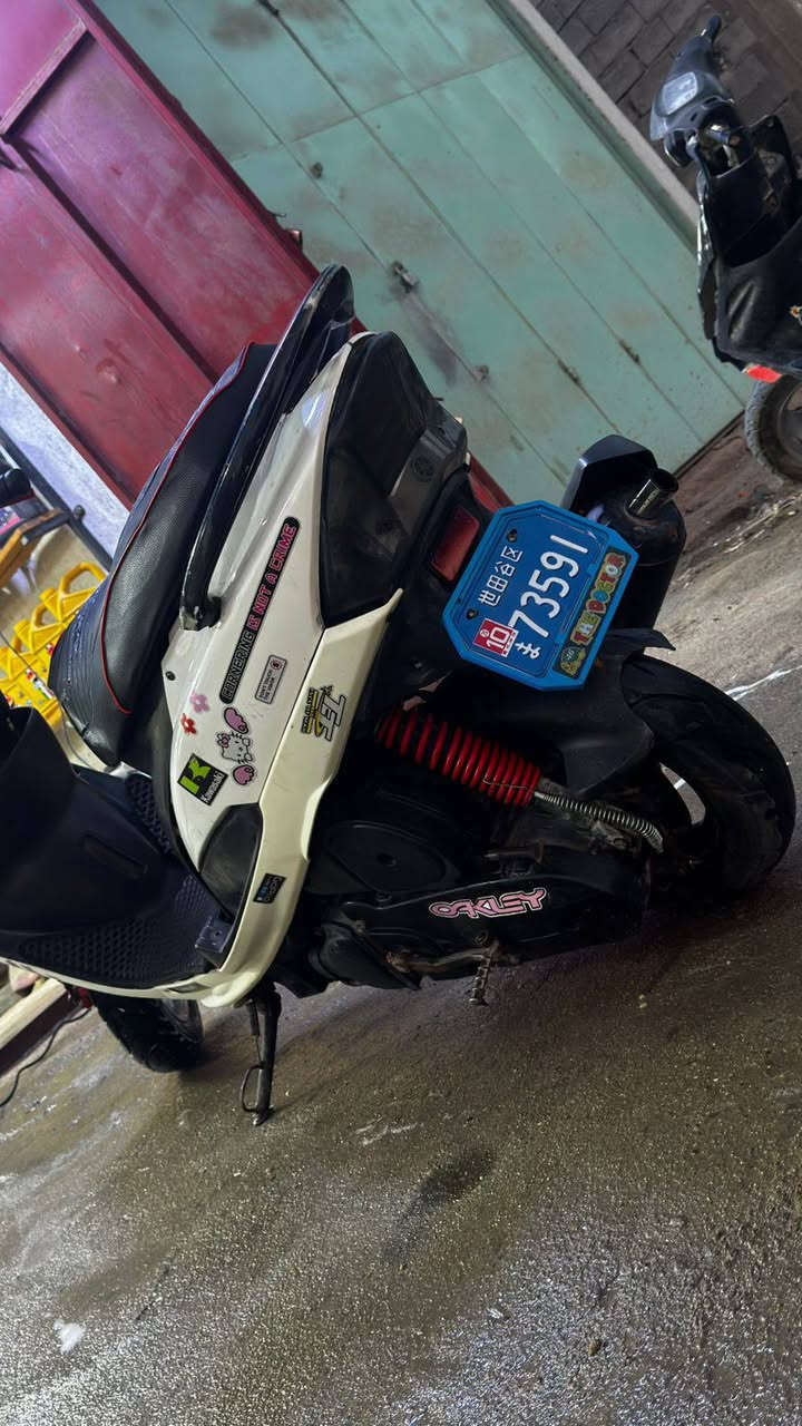 سلام عليكم ماكس عدله 49 مجفته مره وحده تجفيد شركه ناعمه وشلعه تخبل دراجه ما نقصه شي كبل لشارع تنومه شط العرب ***********
