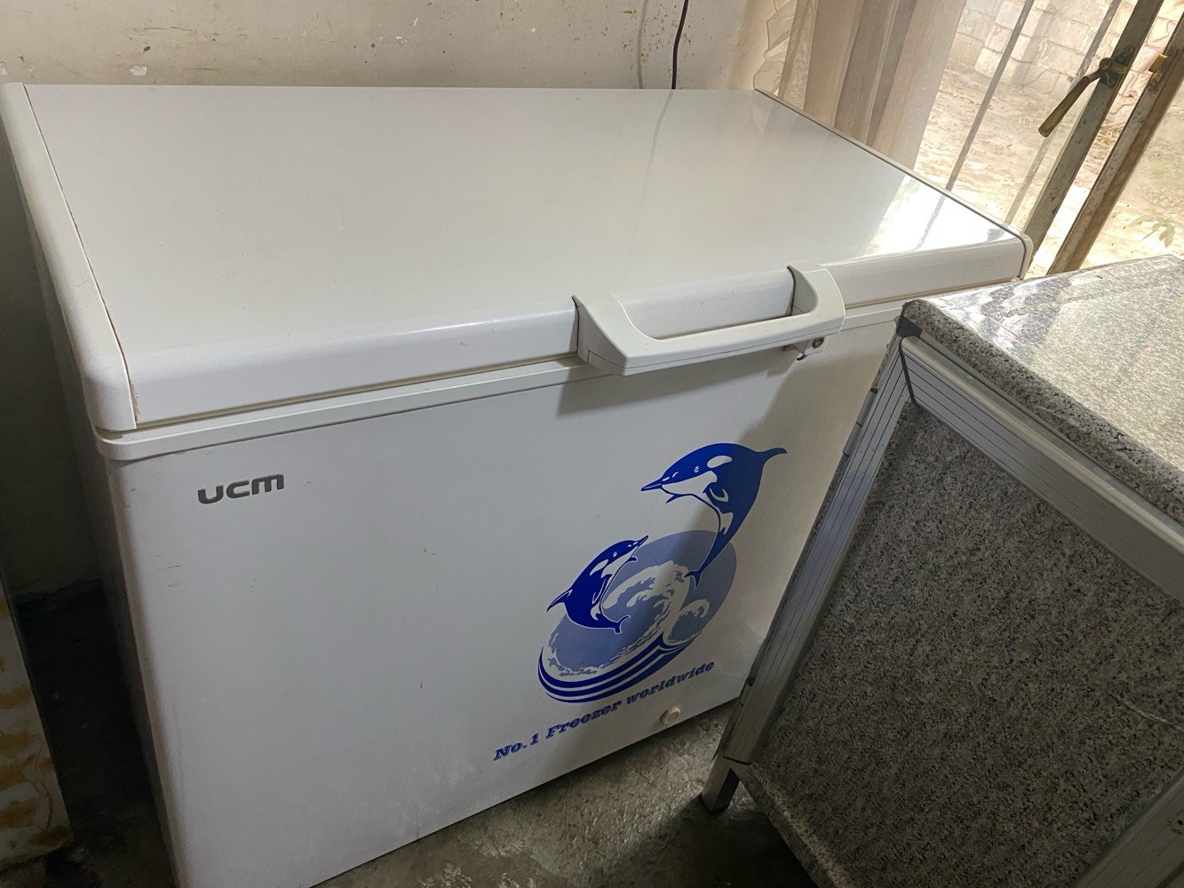 مجمدة ucm نضيفة اي عطل او خدش مابيهة والفيديو امامك رايدها ب ٣٥٠ وبيها مجال للطيبين رقمي ***********
