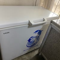 مجمدة ucm نضيفة اي عطل او خدش مابيهة والفيديو امامك رايدها ب ٣٥٠ وبيها...