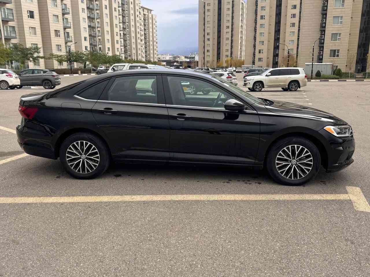 بە ناوی خوای گەورە 

جیتا 2021 S 
تەنها 40 هەزار ڕۆشتووە
نیو چەمەلخ و بۆنیدی بۆیاخە
سارد و قوپاوی نییە ڕەسمی دەعمەکەم داناو 
مەکینە 14ی تۆربۆ مەڕغووب هەموو گیانی لە سەر دەقی شەریکە ماوەتەوە لۆک لۆکە گێڕ و مەکینە بە شەرت بێ عەیب بێ کرانەوە بێ تەقەو ڕەقە مواسەفات ئیکۆ شاشە هاندبرێکی بەسمەیە ئۆتۆ ستۆپە لیدی لایت ویل کەپ کامێرا هەر چوار لای ڕادارە ئاوێنە هیتەرە 8 گێڕ و گێڕ سپۆرت کار پلەی پێش و دوای لیدە تەحدید سورعە و سوکان ڤۆلیۆم زۆر مواسەفاتی تر 
شوێن سلێمانی 

3VWC57BU1MM067018

*********** السليمانية, العراق
